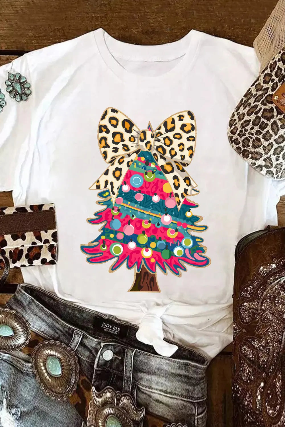 White Leopard Bow Décor Christmas Tree Graphic Crew Neck Tee Dear-Lover Dropshipping