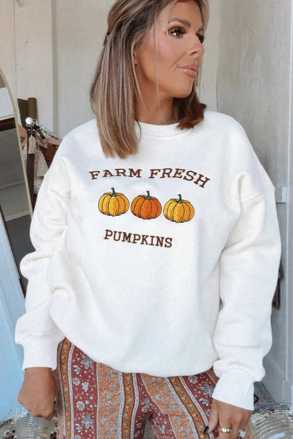 White FARM FRESH PUMPKINS Embroidered Graphic Thanksgiving Holiday Sweatshirt Dear-Lover Dropshipping